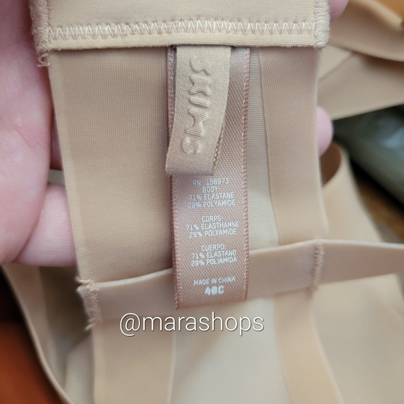 Skims Naked plunge bra - Picture 7 of 7